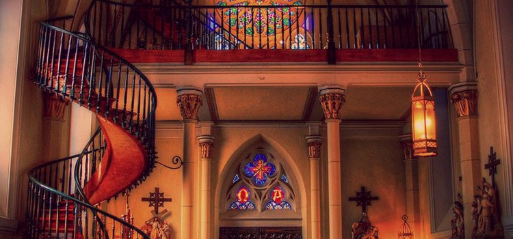 Conheça a milagrosa e incrível escada de São José