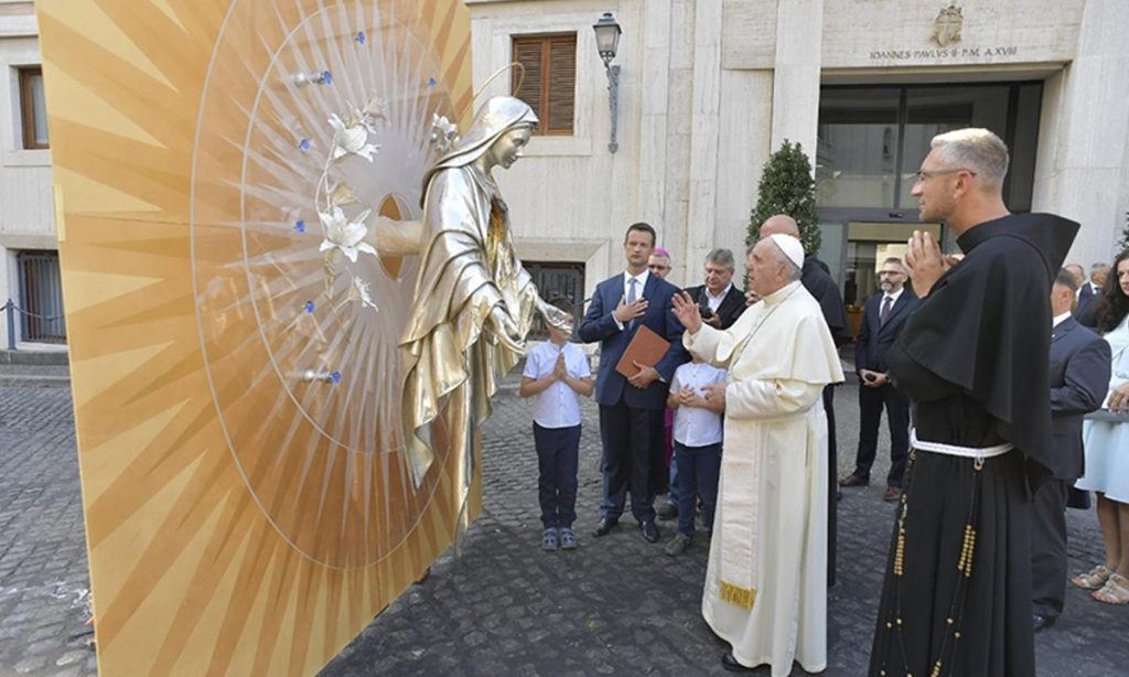 Papa Francisco abençoa altar para Niepokalanów