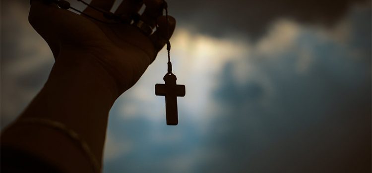 Aprenda a rezar o Terço da Divina Providência