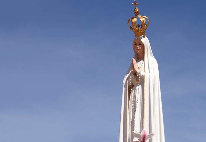 Impressionante! Conheça as 15 promessas de Nossa Senhora para quem reza o Rosário