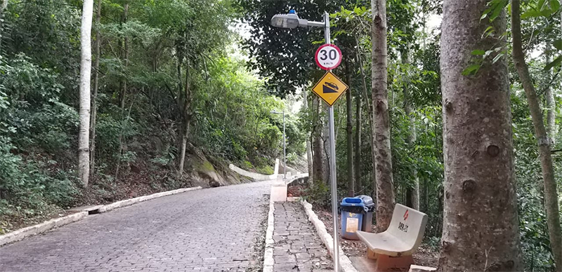 Estrada de acesso ao Convento-da-Penha