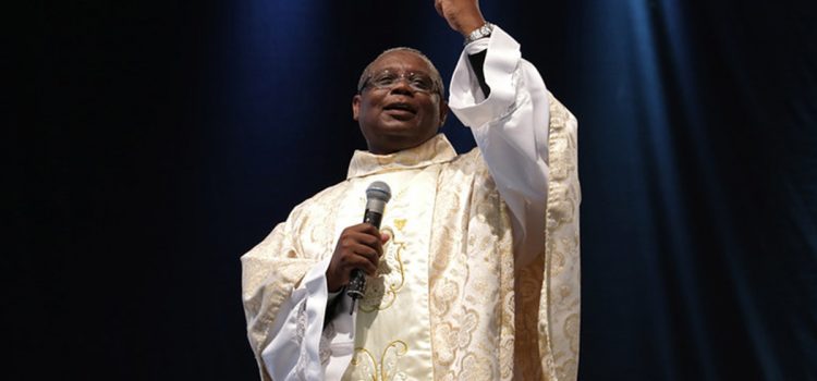 Padre José Augusto disse: “pode ser que eu suma porque eu falo demais” e alertou os católicos